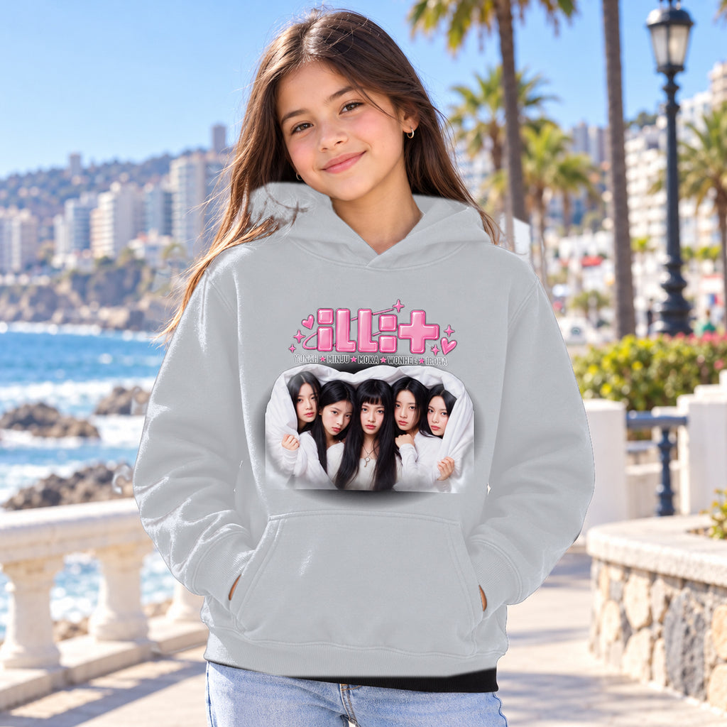 Polerón ILLIT Logo Rosa y Fotografía K-Pop Unisex