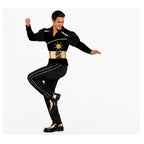Hombre usando traje Caporal tradicional negro y dorado en pose de baile